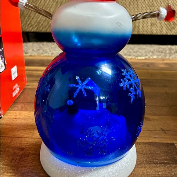 JCPenney • Lighted/Animated Train/ 8 Songs • Santa’s Toy Shop Snowman •Box/Video - Picture 8 of 16